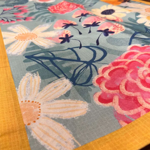 Kitchen & Dining^180 Degrees Berries And Floral Table Cloth