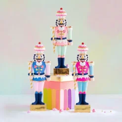 Figurines^Glitterville Colonel Cupcake Table Decor By