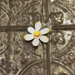 Table Decor^The Round Top Collection Daisy Magnet