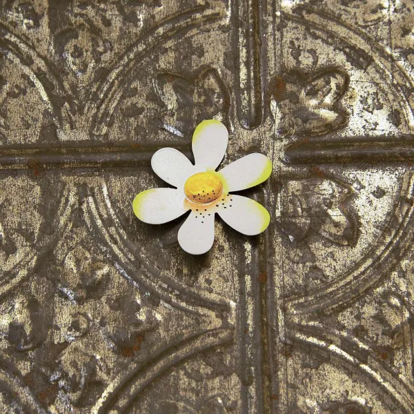 Table Decor^The Round Top Collection Daisy Magnet