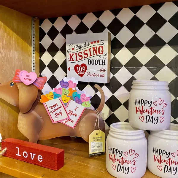 Table Decor^Burton & Burton Kissing Shelf Sitter