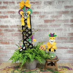 Pot Stakes^The Round Top Collection Mardi Gras Trio Stake