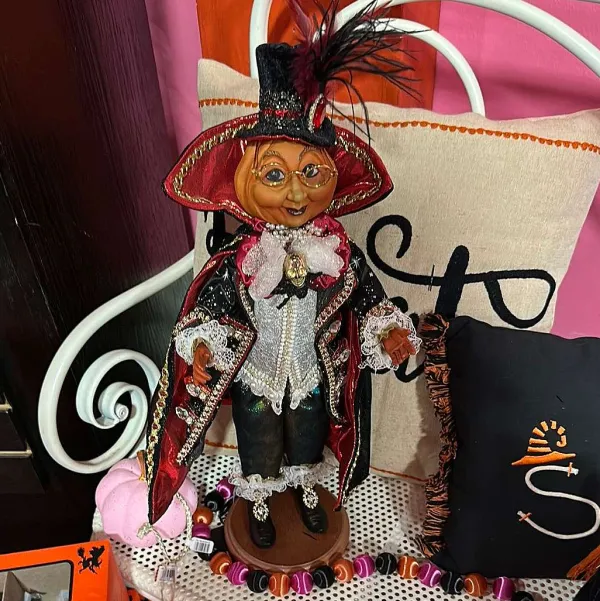 Figurines^Mark Roberts Mr. Pumpkin Head, Small
