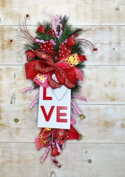 Signs^Burton & Burton Valentine's Tag Wall Hanging
