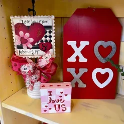 Table Decor^Burton & Burton Valentine's Tag Wall Hanging